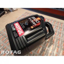 Olej silnikowy MOTUL...
